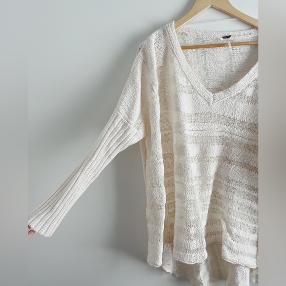 Free People Oversized Cream Sweater - Large - Picture 2 of 6
